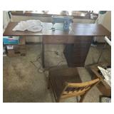 21 Jewel Sewing Machine and Table/Desk (folds out
