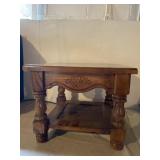 Traditional 19.5x19.5x16 Accent Table