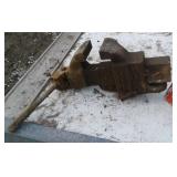 AMERICAN MADE TABLE VISE-BASE DAMAGED