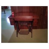 CABINET SINGER SEWING MACHINE