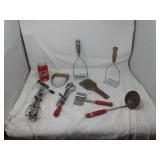 WOODEN HANDLE KITCHEN UTENSILS