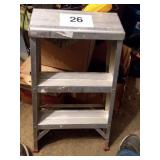 26" ALUMINUM STEP LADDER