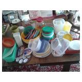 CABINET FULL TUPPERWARE & PLASTICWARE