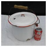 VTG. ENAMELWARE CHAMBER POT