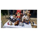Dolls & doll furniture.