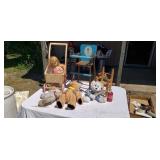Dolls & doll furniture.