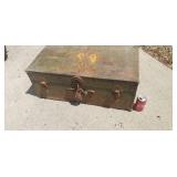 WWII foot locker belonged to USMC  Pvt. 1st.CL