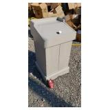 Trash can holder