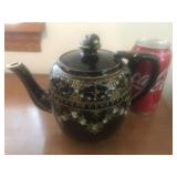 Tea Pot has a chip