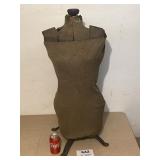 VINTAGE DRESS FORM