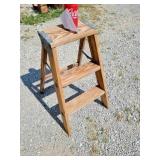 TWO STEP LADDER