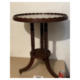 PIE CRUST SPINDLE ACCENT TABLE