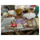 INTERIOR & HOLIDAY DECORATIONS