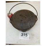 Lodge Cast Iron Dutch Oven
