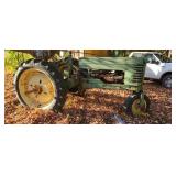 John Deere  model B  SN 247742   (needs work ran