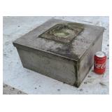 Heavy aluminum square pan Bob keep fish food in