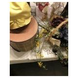 HAT & BOX, FLOWER ARRANGEMENT