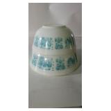 Amish Pyrex Nesting Bowls