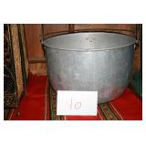 LARGE POT / WIRE RACKS