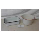 2 PIECES OF PORCELAIN PANS
