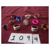 VARIETY OF COSTUME RINGS