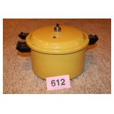 PRESSURE CANNER IN HARVEST GOLD COLOR
