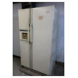 CROSLEY SIDE BY SIDE REFRIGERATOR W/ICE & WATER IN
