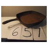 LODGE CAST IRON SKILLET