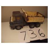 OLD METAL DUMP TRUCK