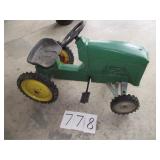 ANTIQUE ERTL METAL PEDAL TRACTOR