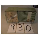 VINTAGE RADIO...NEEDS CORD