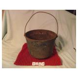 ANTIQUE CAST IRON POT (CRACKED)