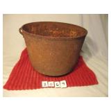ANTIQUE CAST IRON POT (CRACKED)