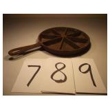 CAST IRON CORN BREAD SKILLET