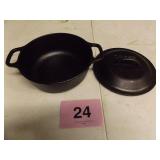 LODGE DUTCH OVEN & LID....8"