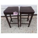 2 BAR STOOLS