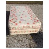 TWIN MATTRESS / BOX SPRINGS, METAL FRAME