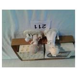 2 precious moments figurines