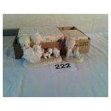2 precious moments figurines