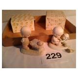 2 precious moments figurines