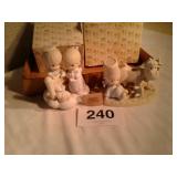 2 precious moments figurines