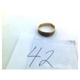 10K GOLD BAND W/DIAMOND CHIPS (HAS BEEN CUT)