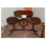 ANTIQUE 31" HARP STYLE TABLEW W/CLAW FEET