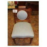 VICTORIAN CHAIR 20 X 18 X 33