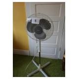 Duracraft fan on stand