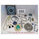 LOT BRACELETS, PENDANTS, EARRINGS