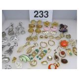 LOT OF EARRINGS - SOME SINGLES, ETC.