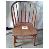 ANTIQUE WOODEN CHAIR