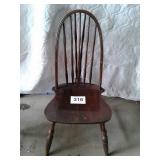 ANTIQUE WOODEN CHAIR