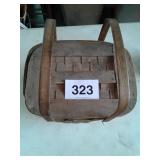 VINTAGE PICNIC BASKET